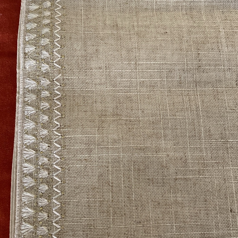 Table Runner - Picture 2 of 4